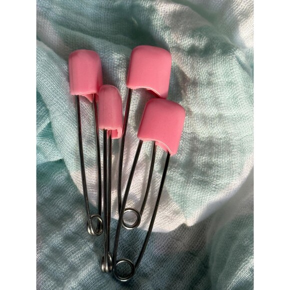 1980s Safety Pins - Little Pink (4) Diaper Decor - Picture 3 of 4